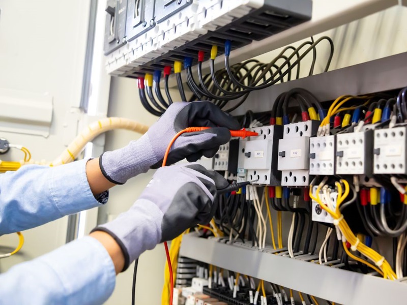 Lắp đặt tủ điện công nghiệp chuyên nghiệp – an toàn, chuẩn kỹ thuật, vận hành ổn định
